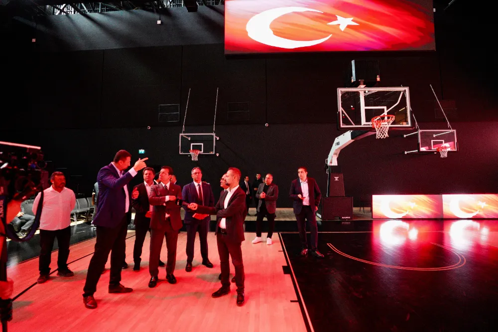 TBF BAŞKANI TÜRKOĞLU İLE BİRLİKTE BASKETBOL GELİŞİM MERKEZİ’Nİ GEZDİ 