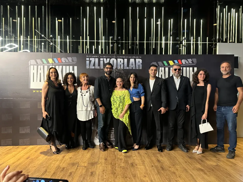 İZLİYORLAR FİLMİNİN ÖZEL GÖSTERİMİ YAPILDI! 