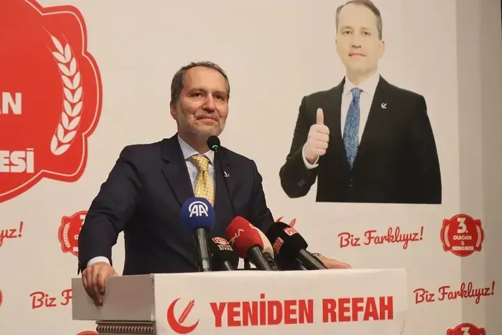 Yeniden Refah Partisi Genel Başkanı Erbakan, partisinin Sivas il kongresine katıldı