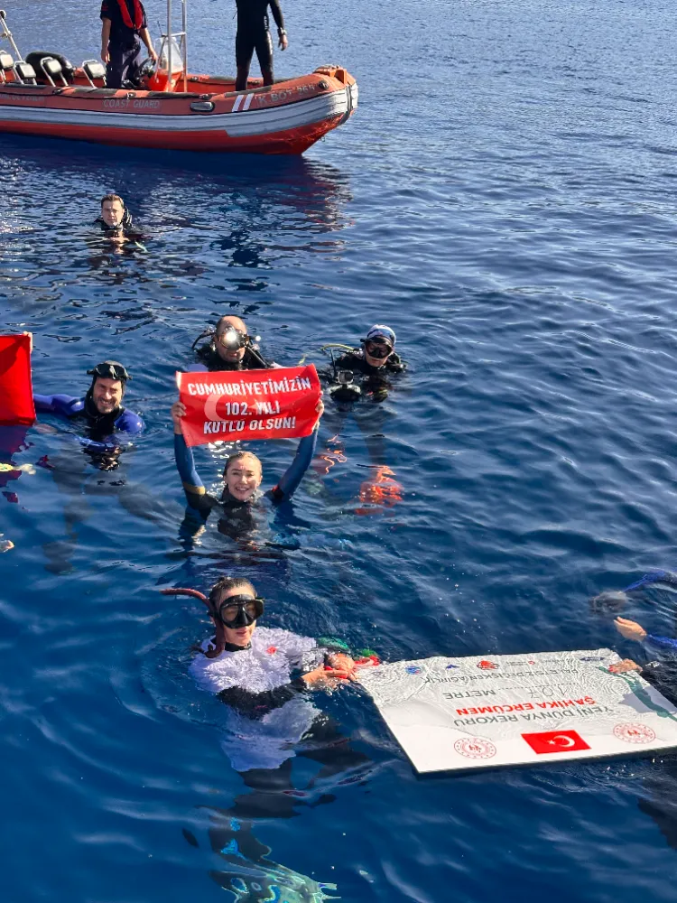ŞAHİKA ERCÜMEN DÜNYA REKORUNU KIRDI! 