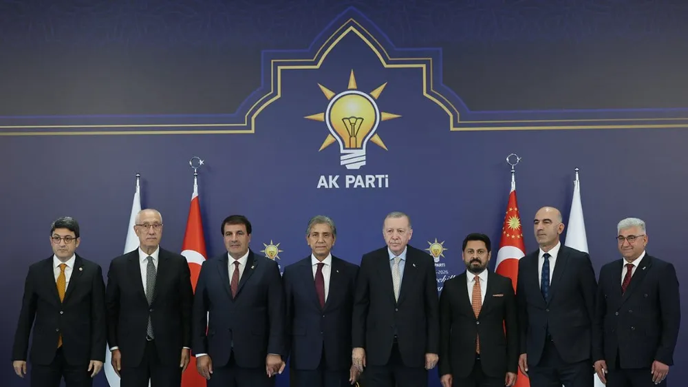 7  belediye başkanı AK Parti