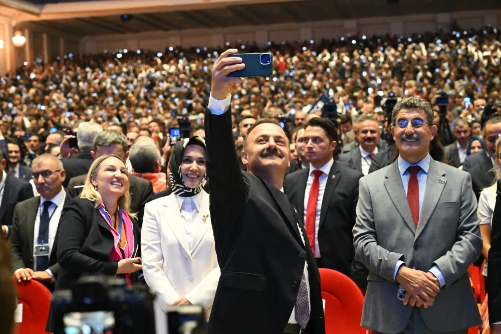 ANAHTAR PARTİ 1. YAŞINI KUTLADI