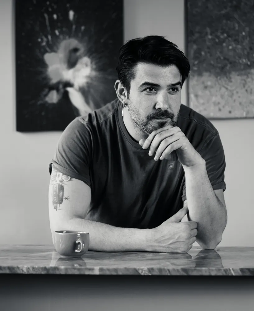 İlkay Sipahi, ‘Yağmur’ Adlı Yeni Teklisi ile Müzik Piyasasına Geri Döndü