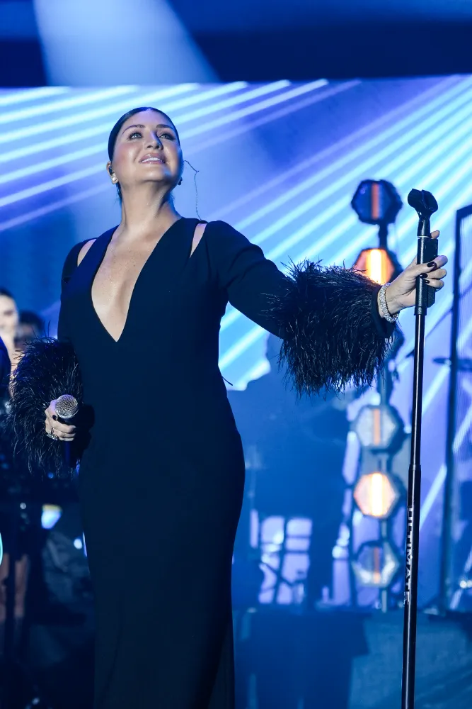 SİBEL CAN’DAN BÜYÜLEYİCİ BİR KONSER!  Sibel Can & Kalben “Gülümse” Düeti 