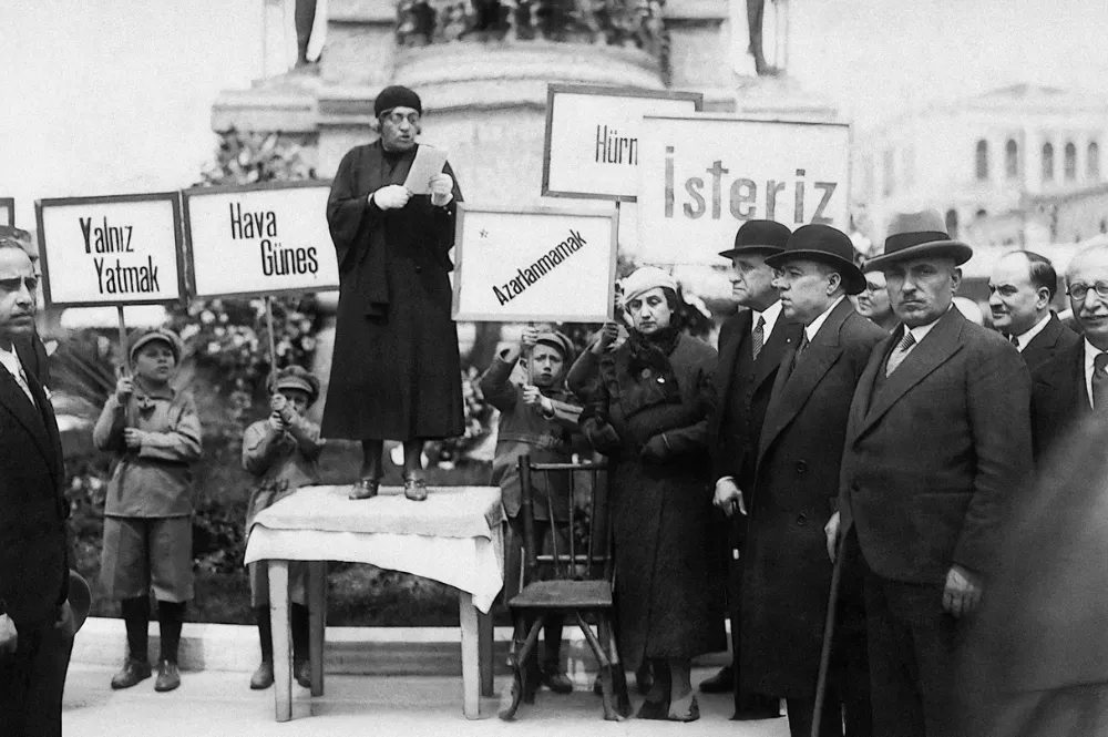 EĞİTİM DÜNYAMIZIN 140 YILLIK MİRASINA AİT ARŞİV SERGİ OLARAK ZİYARETE AÇILIYOR 