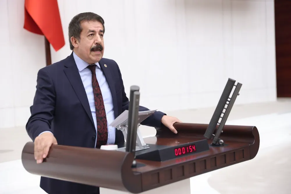 ERDOĞAN’IN SÖZLERİNİ AKTARAN VEKİL FIRAT’TAN YATIRIMCILARA “ERZURUM’A FABRİKA AÇIN” ÇAĞRISI 