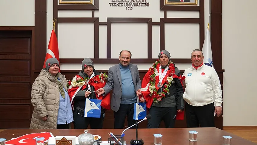 ETÜ’lü Bingül Kardeşler 2025 Zihinsel Engelliler Dünya Kayak Şampiyonası’ndan 3 Madalya İle Döndü