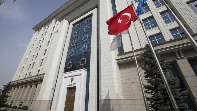 AK Parti, parti yöneticileri için 