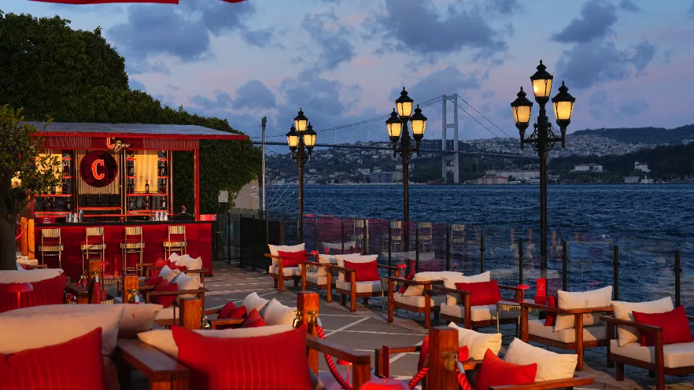 Çırağan Palace Kempinski İstanbul’un Yazlık Mekânı C BAR Açıldı 