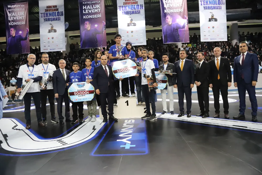 Haluk Levent Ağrı’nın Zirvesinde Teknoloji Yarışması’nda 