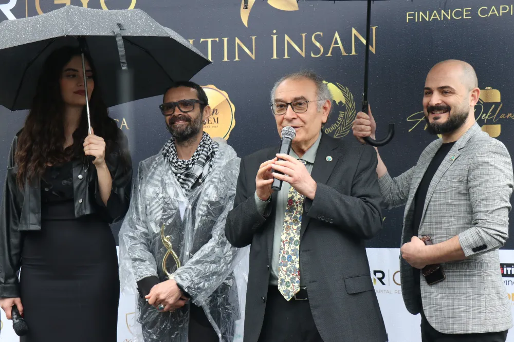 Prof. Dr. Nevzat Tarhan’a “Altın İnsan Ödülü”! 