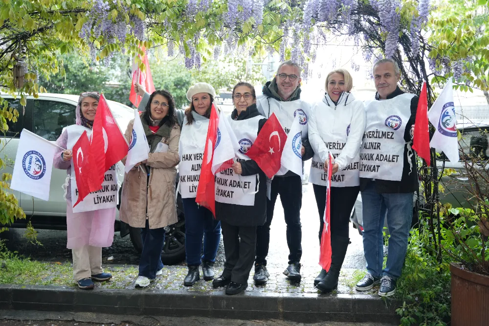 1 MAYIS’TA SAĞLIK EMEKÇİLERİ TAKSİM’DE TALEPLERİNİ DİLE GETİRDİ!