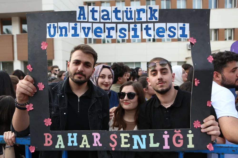 ATATÜRK ÜNİVERSİTESİNDE BAHAR ŞENLİĞİ BÜYÜK BİR COŞKUYLA TAMAMLANDI