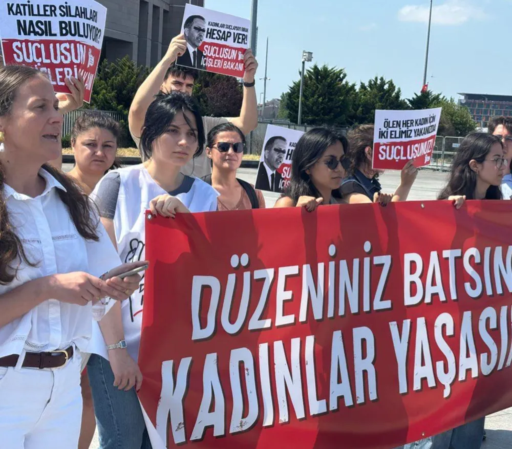 Bahar Aksu davası öncesi ‘Suçlusun İçişleri Bakanı’ diyen KDK’lılara gözaltı 