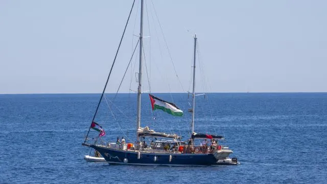 Katil İsrail Madleen gemisini korsanlıkla gasbetti: Gönüllüler gözaltında
