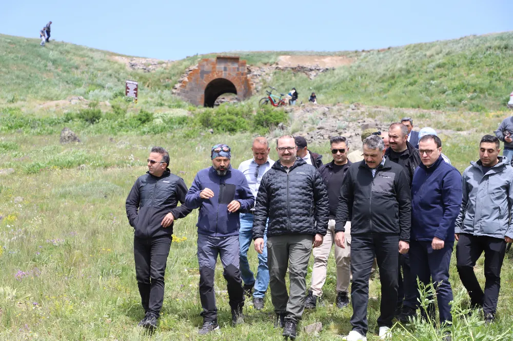 TARİHE PEDALLAYARAK ULAŞILDI: ÇOBANDEDE TABYASINDA ANLAMLI BULUŞMA