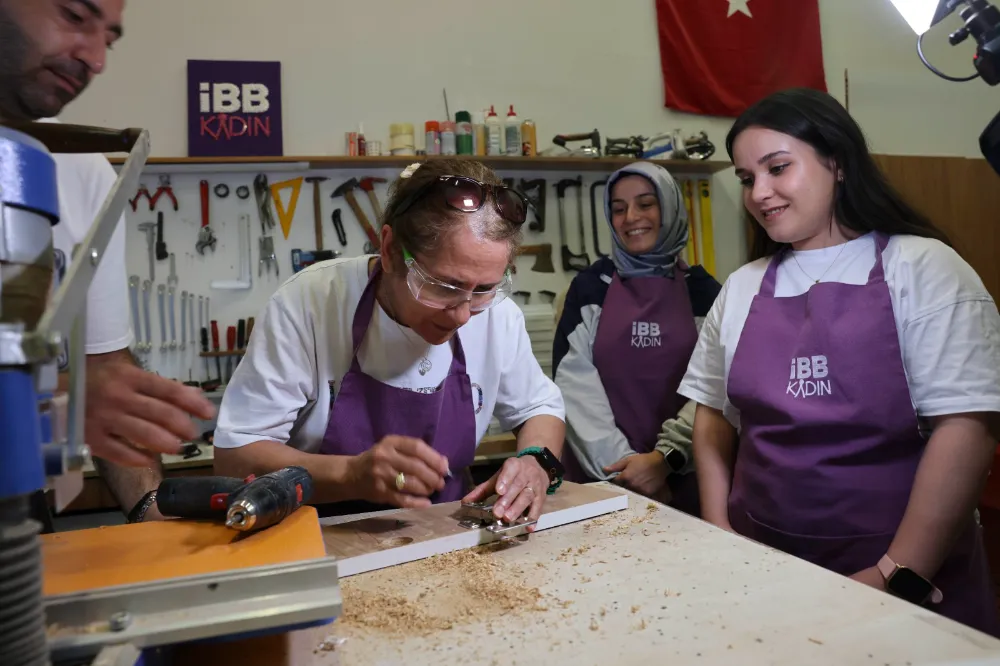 İBB’DEN KADINLARA MARANGOZLUK EĞİTİMİ