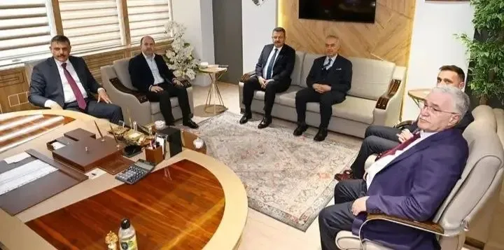 Vali Çiftçi, Düzgün Marketler Zincirini ziyaret etti.