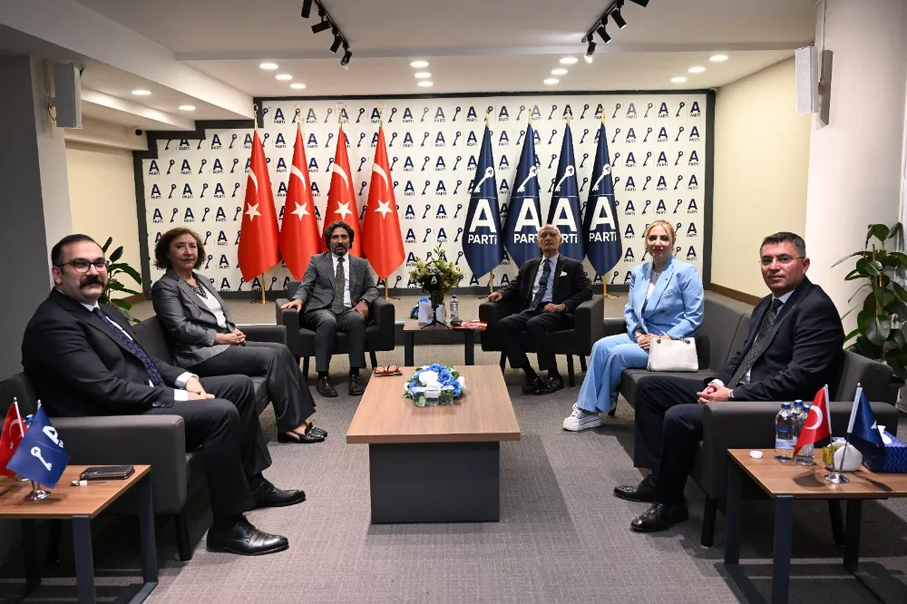 ANAHTAR PARTİ SİYASİ PARTİ HEYETLERİYLEBAYRAMLAŞTI