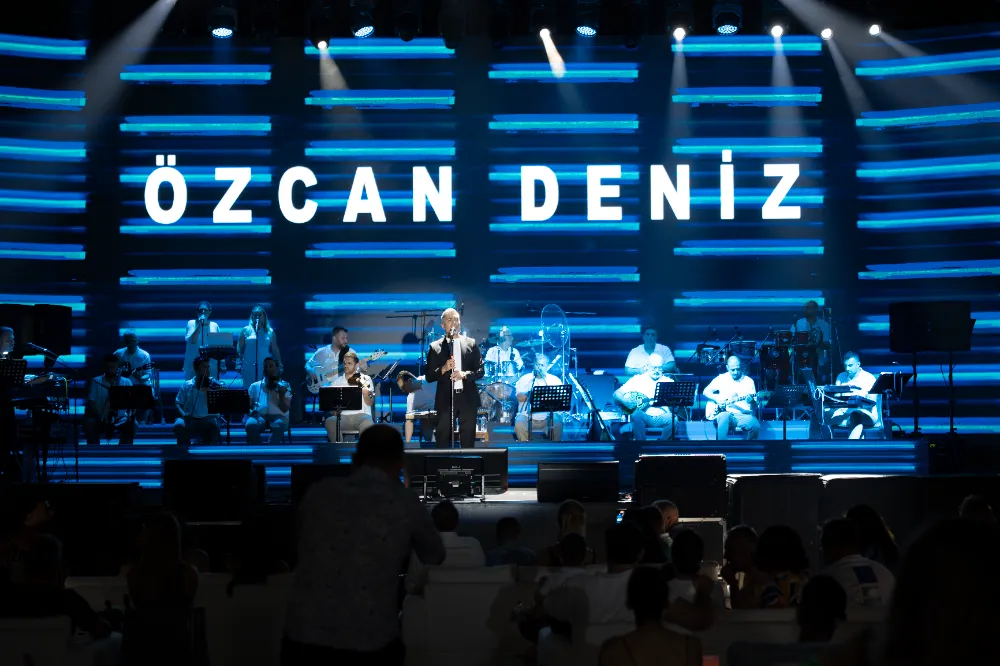  Özcan Deniz FashionTV Luxe Resort’ta Sevenleriyle Buluştu 
