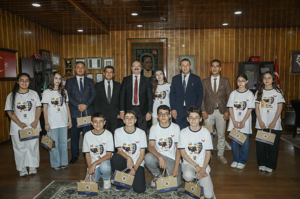 LGS BAŞARISI VAKIF OKULLARINDA HAYAT BULUYOR: %100 BURS, ÜCRETSİZ LİSE, GÜÇLÜ GELECEK…