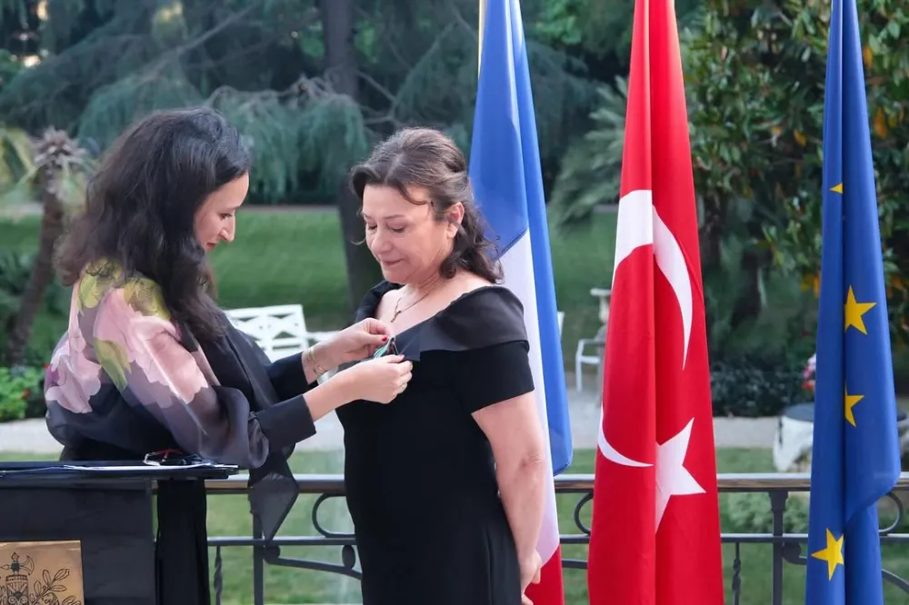 Doç. Dr. Leman Figen Yılmaz’a Fransa’dan Sanat ve Edebiyat Şövalyesi Nişanı 