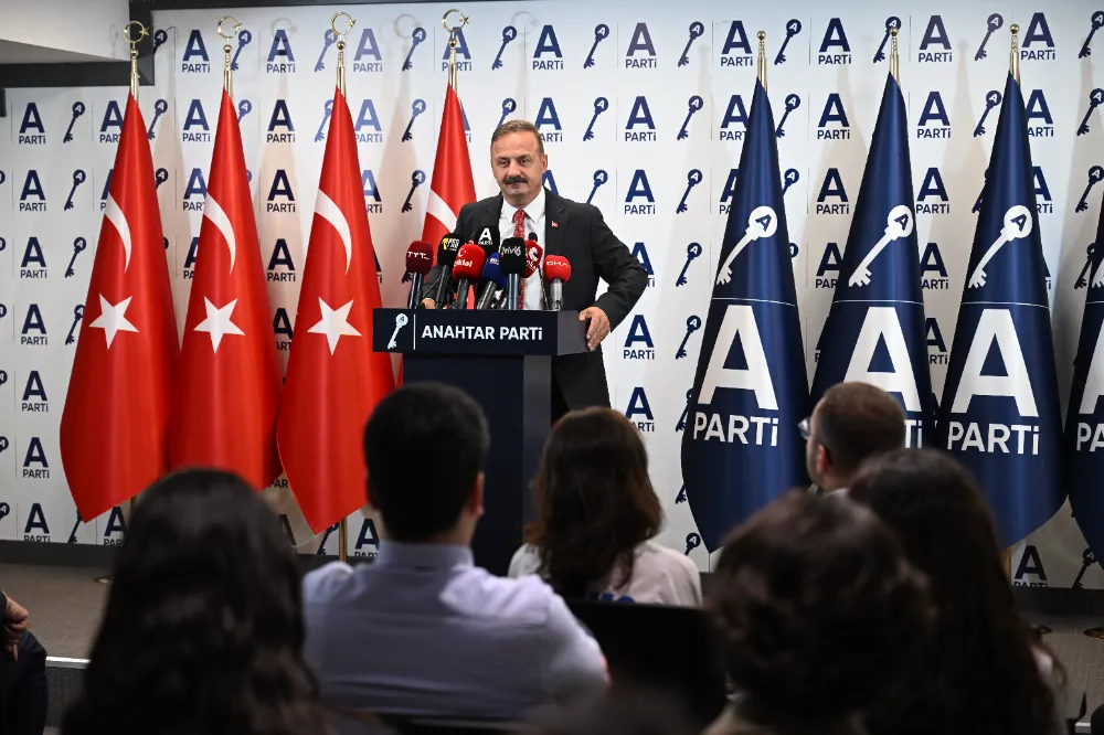 AĞIRALİOĞLU’NDAN PKK’NIN SİLAH BIRAKMA GÖRÜNTÜLERİNE SERT TEPKİ