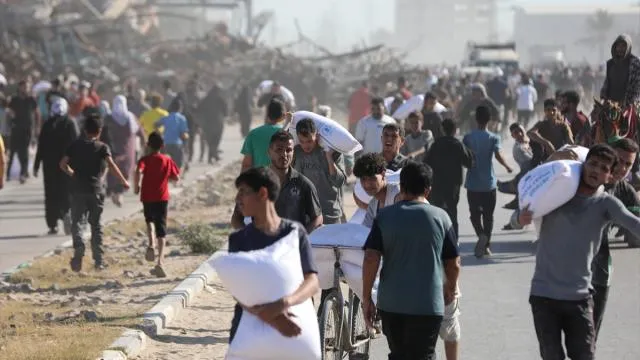 Katil İsrail yardım merkezine gazla saldırdı: 21 ölü
