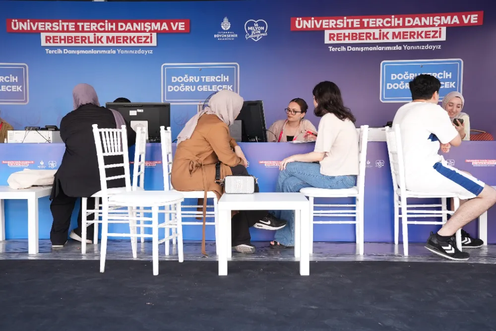  İBB’DEN YKS TERCİH DÖNEMİNDE GENÇLERE REHBERLİK 