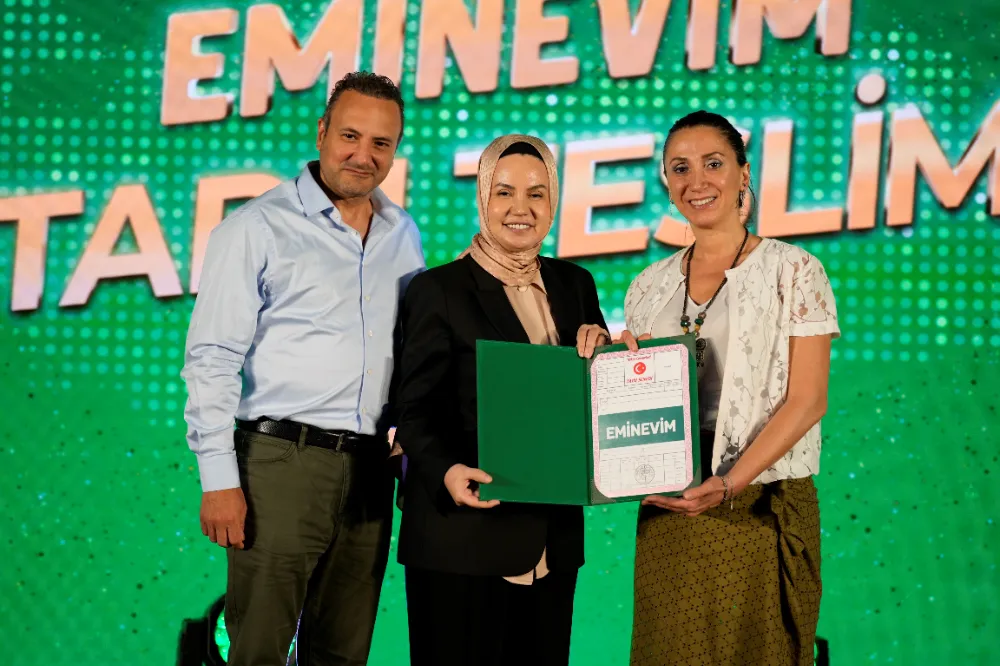 Eminevimliler tapu teslim töreninde buluştu 