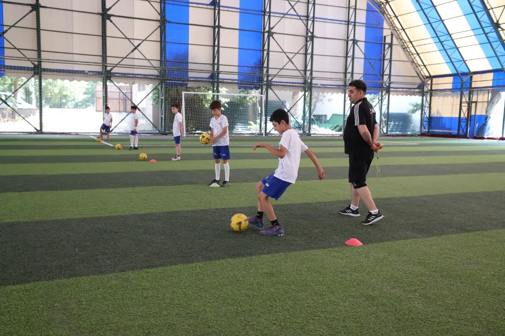 İBB SPOR OKULLARI YAZ DÖNEMİNDE DE ON BİNLERCE ÇOCUĞU SPORLA BULUŞTURUYOR 