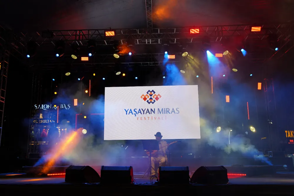 ERZİNCAN YAŞAYAN MİRAS FESTİVALİ YOĞUN İLGİYLE DEVAM EDİYOR