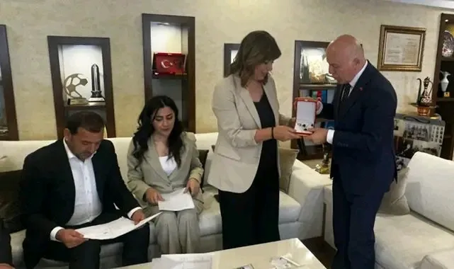 Başkan Sekmen, kapılarını DEM