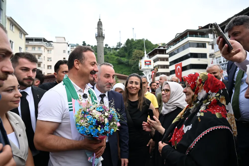 Ağıralioğlu, Çayeli’nde parti binasının açılışını yaptı