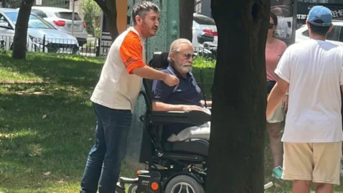 Haluk Bilginer tekerlekli sandalyede! 
