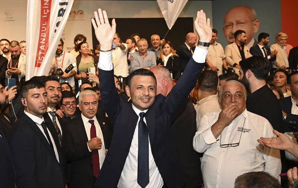 CHP’DE HAREKETLİ SAATLER! ŞİMDİ NE OLACAK? HUKUKÇU ÇALIKUŞU’NDAN ÇARPICI ‘MUTLAK BUTLAN’ DEĞERLENDİRMESİ