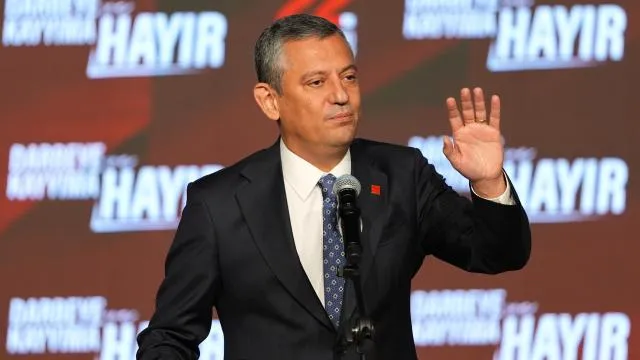 Özgür Özel yeniden CHP Genel Başkanlığına seçildi