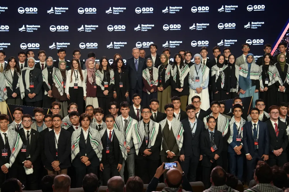 Cumhurbaşkanı Erdoğan Gençlerle Diplomasi Forum’unda Bir Araya Geldi