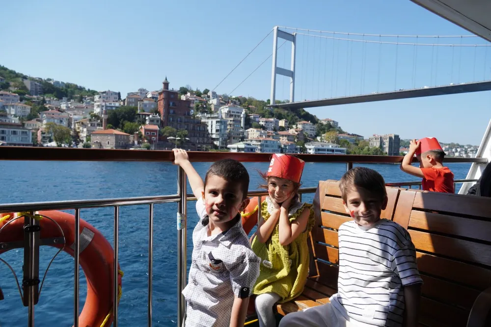 ŞEHİR HATLARI’NDAN ÇOCUKLARA OKULA DÖNÜŞ HEDİYESİ 